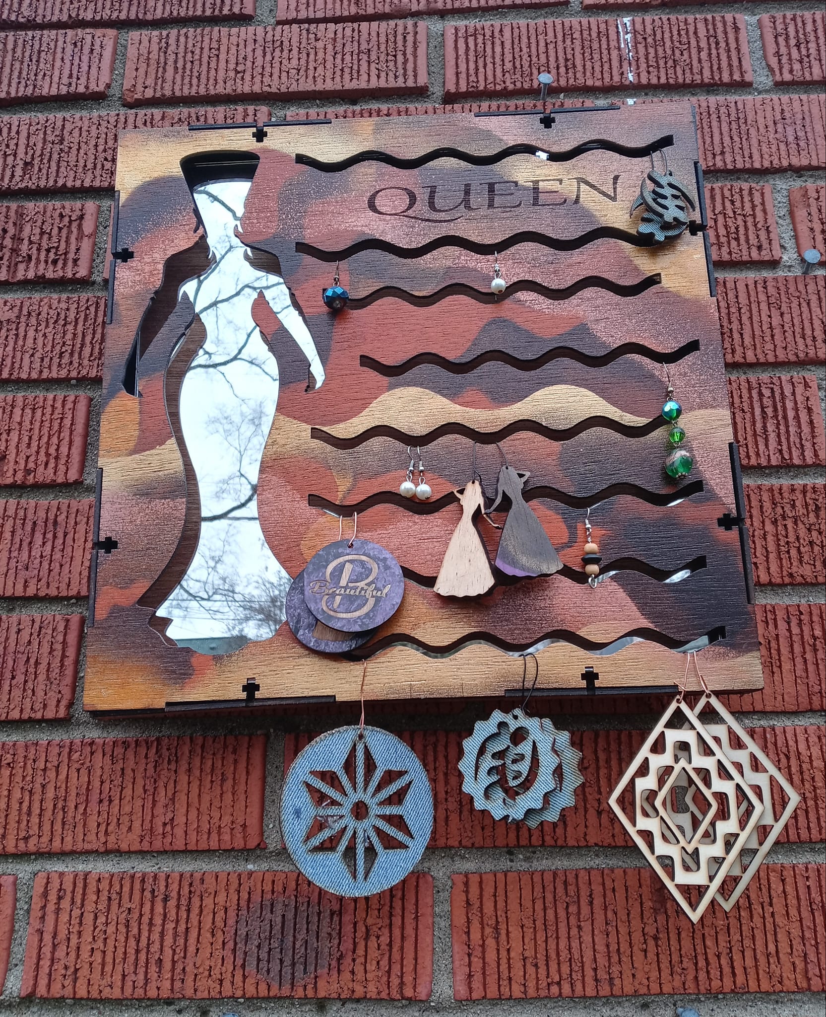 Image of Earring Holder for a "QUEEN"